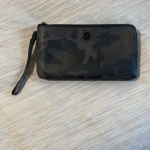 Lululemon Camo Zip wallet